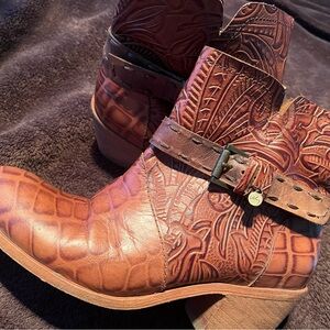 Brown All Leather Vilez Embossed Western Boots. Womans Size 38/8